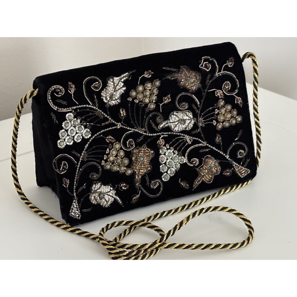 Vintage Zardozi embroidered Black Velvet Beaded Floral 1940s Clutch Bag